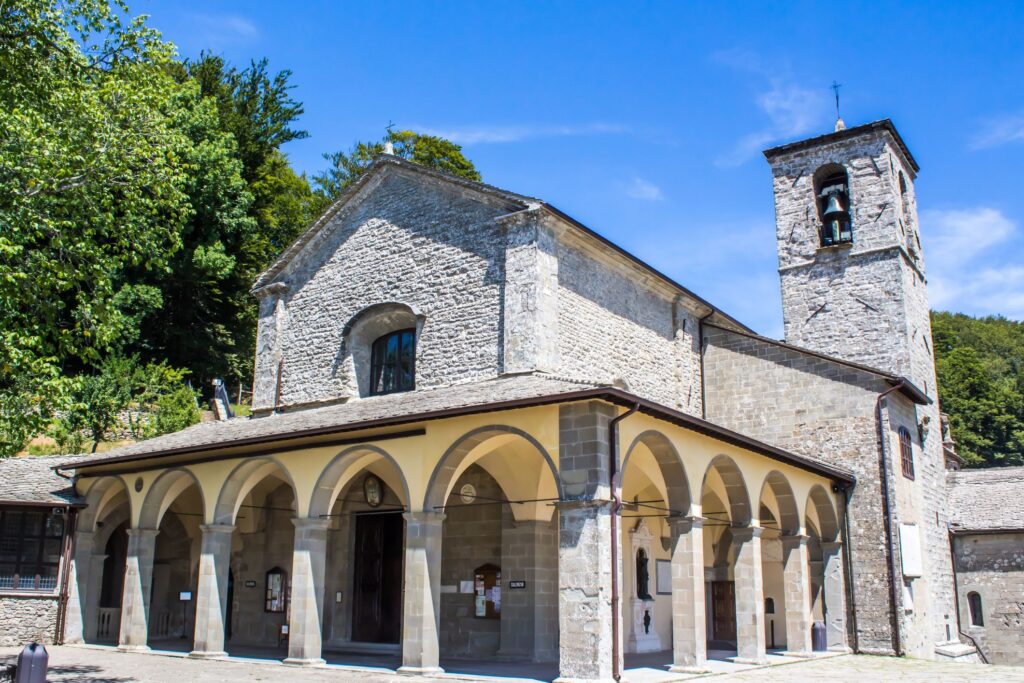 Santuario della Verna immerso nella foresta dell’Appennino toscano