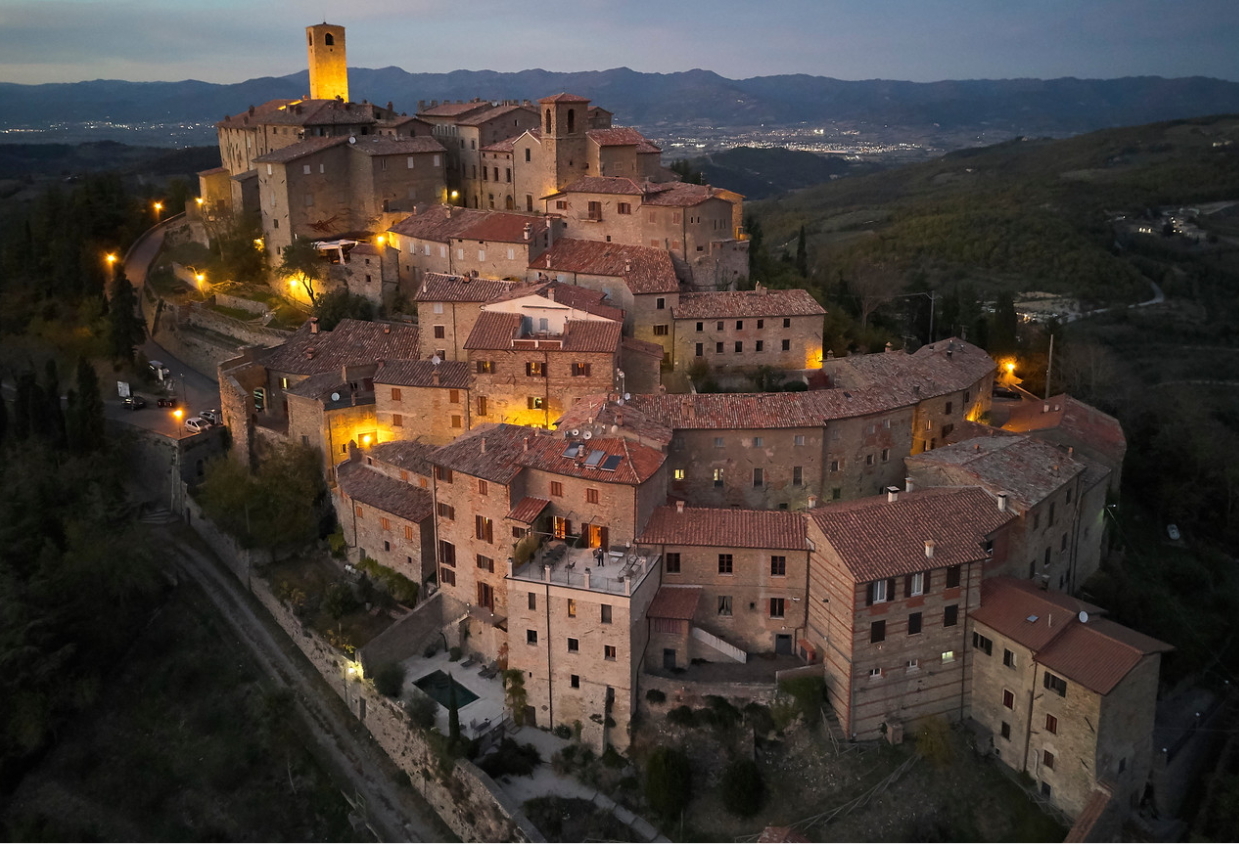 Panorama di Monte Santa Maria Tiberina nell’Alta Valle del Tevere