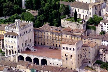 Piazza Grande nel centro storico medievale di Gubbio